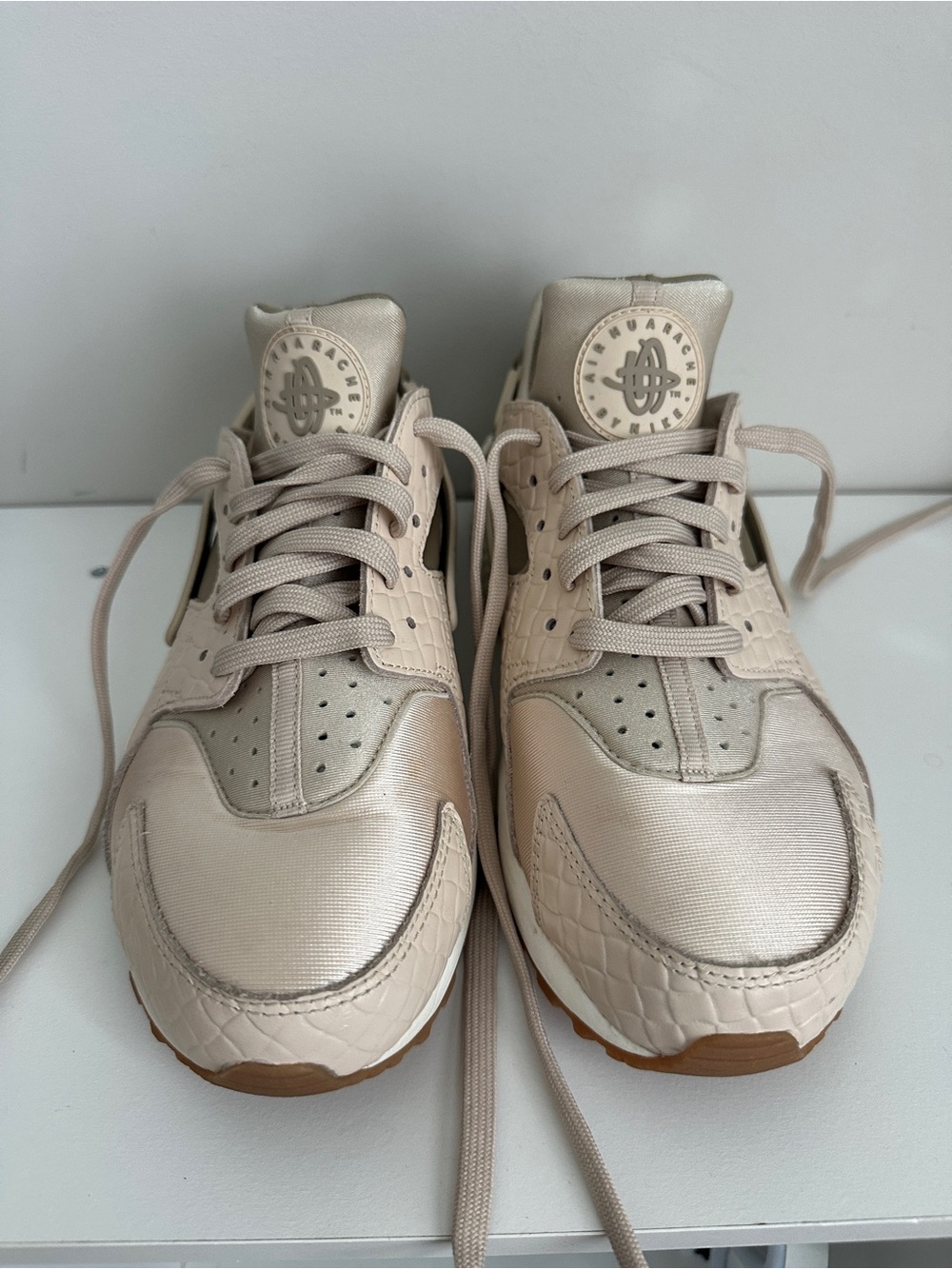 Nike Womens Light Beige Trainer Huarache Sneaker - Picture 2 of 5
